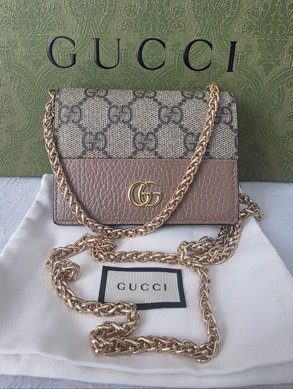 Auth Gucci GG Supreme Compact Bifold Wallet
